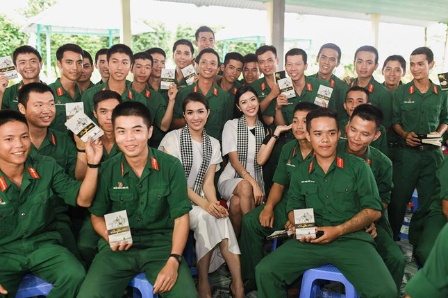 'Hành trình từ trái tim' đến với biển đảo và vùng núi cao ảnh 4