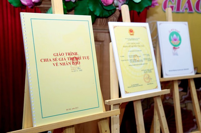 Ra mắt giáo trình chia sẻ giá trị nhân đạo ảnh 1