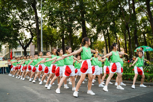 TP.HCM: 6000 người dân tham gia trong 'Ngày chạy Olympic vì sức khỏe toàn dân' ảnh 2