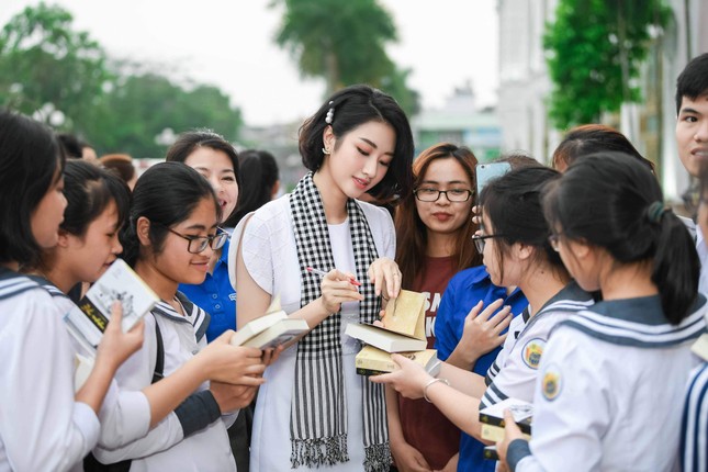 Á hậu Tú Anh: Học hỏi những người có khát vọng lớn để thực hiện ước mơ ảnh 2