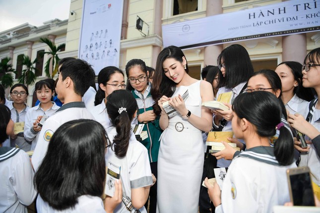 Á hậu Tú Anh: Học hỏi những người có khát vọng lớn để thực hiện ước mơ ảnh 6