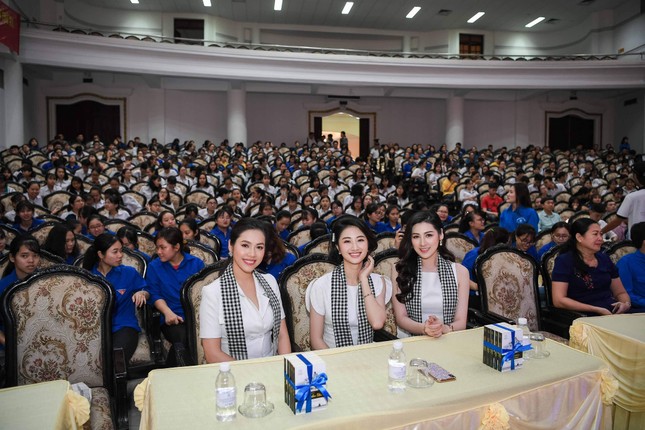 Á hậu Tú Anh: Học hỏi những người có khát vọng lớn để thực hiện ước mơ ảnh 7