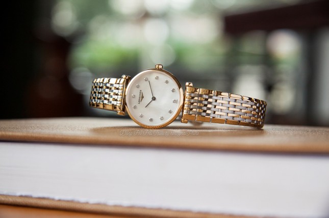 TOP 5 đồng hồ đính kim cương thật từ các thương hiệu nổi tiếng ảnh 3