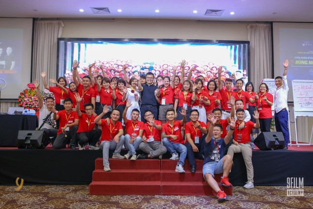 Đạo diễn Nguyễn Hoàng Vũ cùng 'chiến lược video marketing' với 2000 người ảnh 4