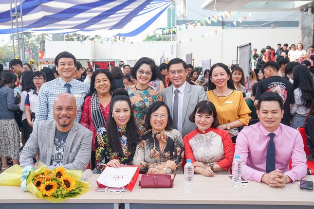 NSƯT – Á hậu Trịnh Kim Chi xuất hiện rạng ngời tại Hội xuân dành cho sinh viên ảnh 4
