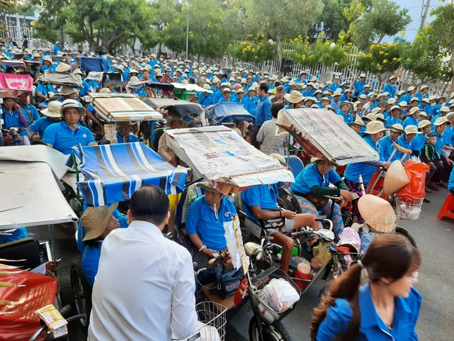 Cty XSKT Kiên Giang: Tặng hơn 1.000 phần quà cho người già và người khuyết tật ảnh 2