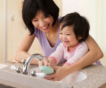 ‘Kiềng 3 chân’ bảo vệ trẻ thơ an toàn trước dịch bệnh viêm phổi do Covid-19 ảnh 4
