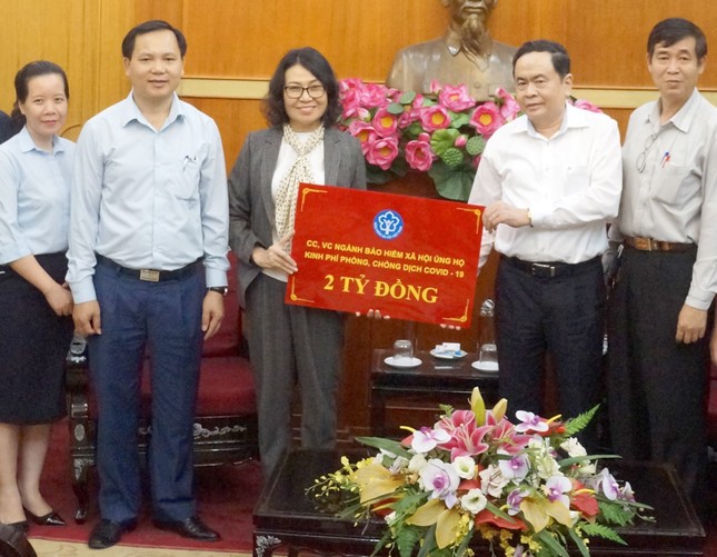 BHXH Việt Nam ủng hộ 2 tỷ đồng cho phòng chống dịch COVID-19 ảnh 1