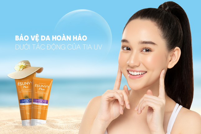 Có nên thoa kem chống nắng khi ở trong nhà? ảnh 1