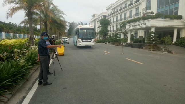 Hòa Phát bao trọn gói chuyến bay đưa 15 chuyên gia đến Dung Quất ảnh 2