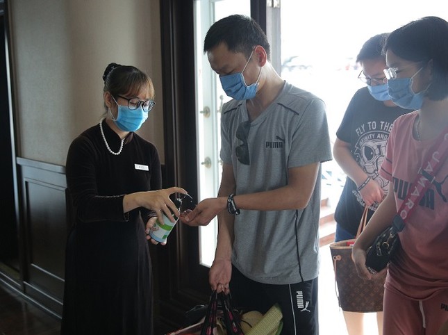 Vì sao du thuyền Hạ Long là lựa chọn lý tưởng cho chuyến du lịch nghỉ dưỡng sau dịch? ảnh 1