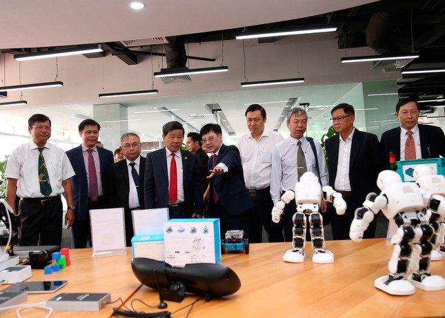 Đại học Quốc tế Miền Đông được trao chứng nhận kiểm định chất lượng giáo dục ảnh 1