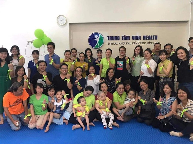 Can thiệp điều trị miễn phí cho trẻ bại não tại Trung tâm Vina Health ảnh 1