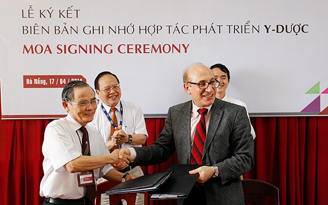 Sinh viên ngành Dược (Dược sĩ Đại học): Rộng mở cơ hội việc làm ảnh 1
