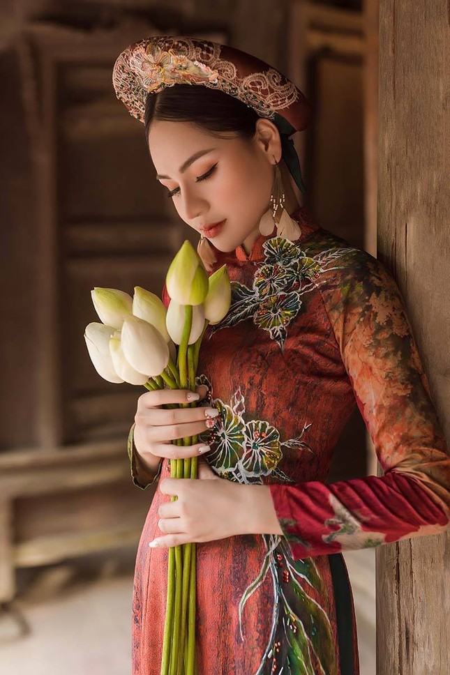 Diễn viên Phạm Hương nền nã trong bộ ảnh áo dài mới ảnh 1