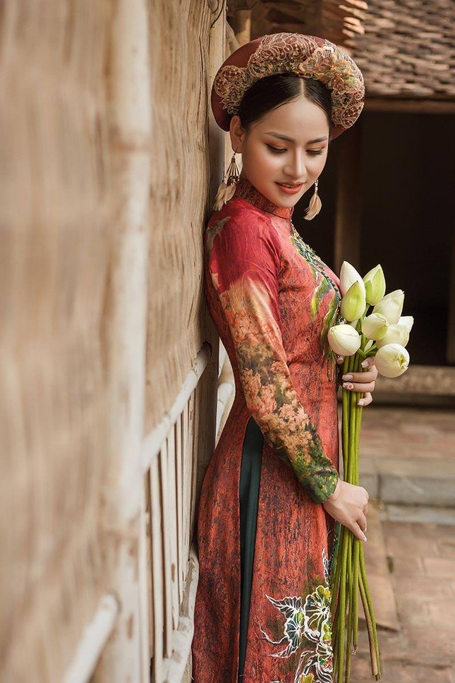 Diễn viên Phạm Hương nền nã trong bộ ảnh áo dài mới ảnh 2