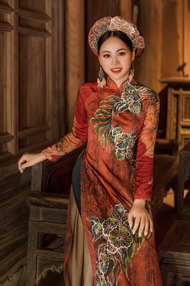 Diễn viên Phạm Hương nền nã trong bộ ảnh áo dài mới ảnh 3