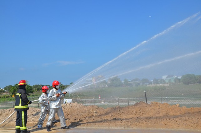 KĐN tổ chức thành công diễn tập PCCC trên hành lang tuyến ống dẫn khí Bạch Hổ ảnh 2