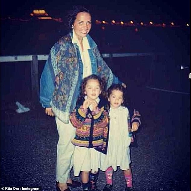 Rita Ora bị chỉ trích cố tình chiếm dụng văn hoá da màu ảnh 4