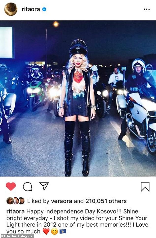 Rita Ora bị chỉ trích cố tình chiếm dụng văn hoá da màu ảnh 5