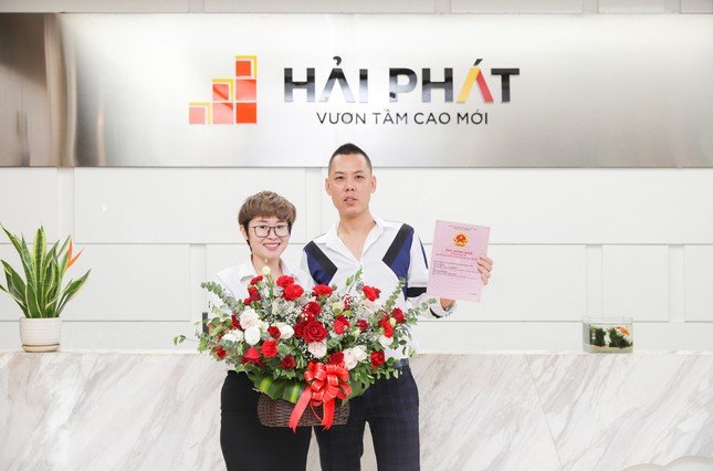 Tập đoàn Hải Phát bàn giao sổ đỏ căn hộ đầu tiên cho cư dân Roman Plaza ảnh 1