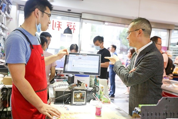 Bán lẻ của Trung Quốc “ngược dòng” trong dịch Covid-19 nhờ ứng dụng công nghệ cho cửa hàng ảnh 2