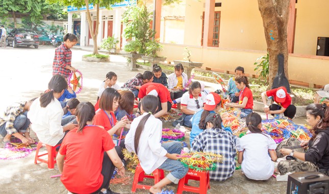 'Trung thu cho em' đến với trẻ em nghèo ảnh 1
