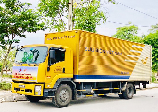 Ấm áp tình người Bưu điện trong bão lũ ảnh 2