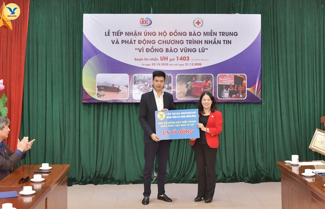 Đại diện tập đoàn MED GROUP trao 1,5 tỷ đồng tới Hội Chữ Thập đỏ Việt Nam ảnh 1