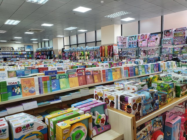Tặng 500 thẻ mua hàng, nhiều khuyến mãi dịp khai trương Nhà sách Tiền Phong 128 Xuân Thủy ảnh 1