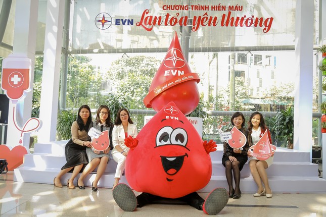 Giọt máu hồng giữa mùa đông ảnh 1