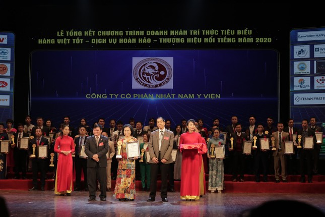 Nhất Nam Y Viện vinh dự nhận giải thưởng 'Top 20 thương hiệu tốt nhất năm 2020' ảnh 1