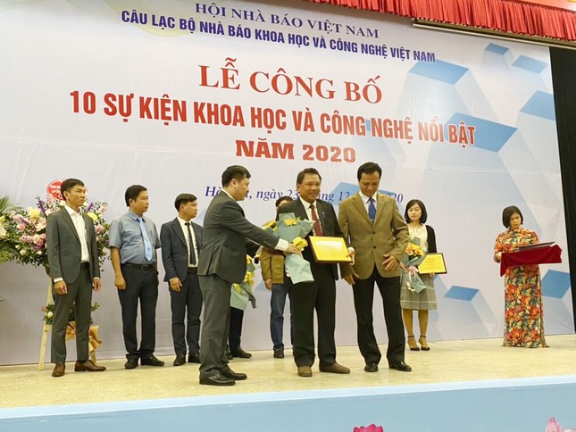Kè hồ Hoàn Kiếm lọt vào top 10 sự kiện Khoa học công nghệ nổi bật năm 2020 ảnh 1