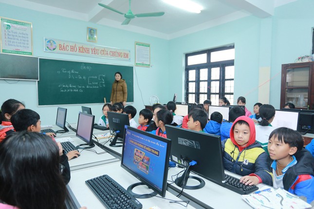 Niềm tin mới cho em, phía sau cánh cửa ảnh 3