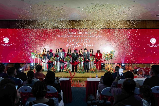 Hàng nghìn khách hàng háo hức tham quan căn hộ mẫu dòng Ruby của Vinhomes lần đầu ra mắt ảnh 2