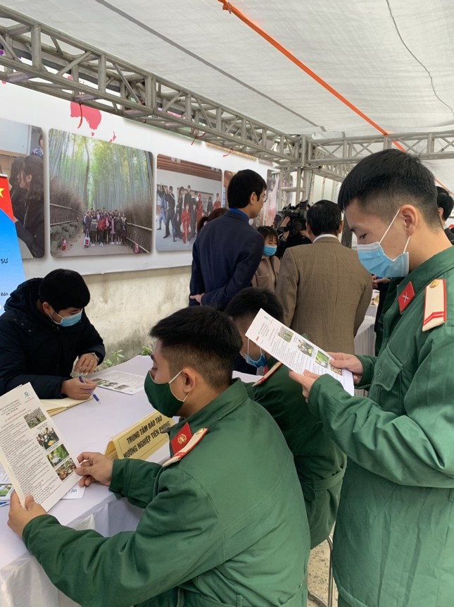 Trung tâm đào tạo và hướng nghiệp Tiền Phong tư vấn hướng nghiệp cho bộ đội xuất ngũ ảnh 3