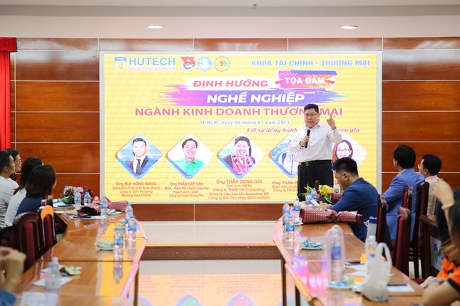 Sinh viên Thương mại điện tử HUTECH tham gia tọa đàm với doanh nghiệp từ năm nhất ảnh 4