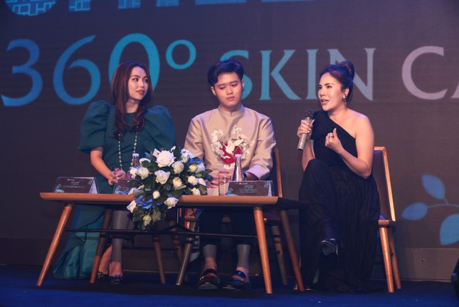 Ca sĩ Phương Vy Idol nồng nàn trình diễn nhiều ca khúc trong sự kiện ra mắt sản phẩm mới của Hush & Hush ảnh 2