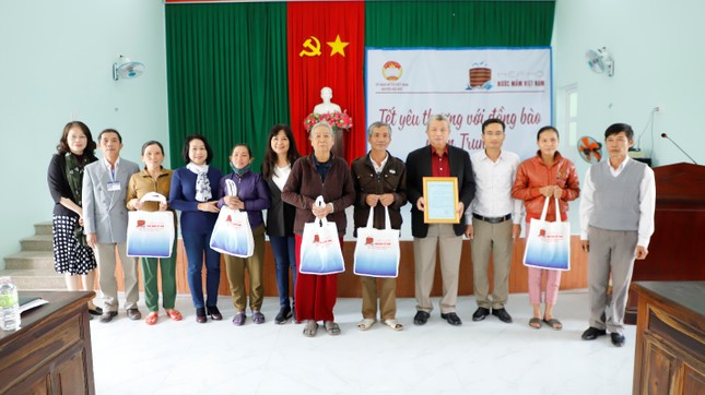 Hiệp Hội Nước mắm Việt Nam trao quà Tết 40 gia đình khó khăn ảnh 3