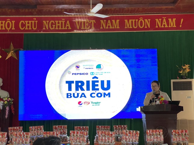 Tết ấm no với ‘triệu bữa cơm’ hỗ trợ trẻ em chịu ảnh hưởng lũ lụt ảnh 2