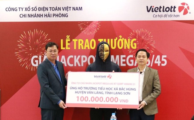 Người chơi trúng Jackpot đầu tiên tại Lạng Sơn ủng hộ thiết bị học tập cho trẻ em ảnh 3