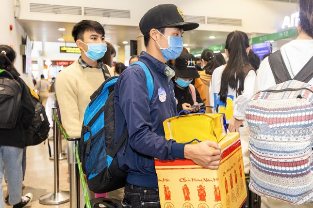 “Mang Tết về nhà”: Khoảnh khắc đoàn viên của những trái tim xa nhà ảnh 1