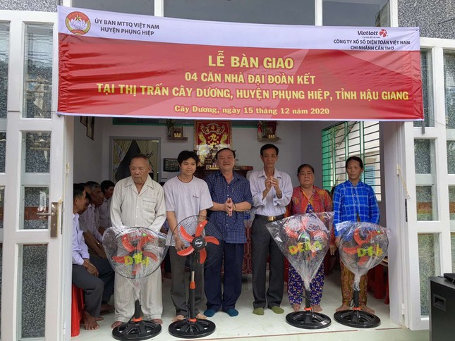 Nguyện ước trước khi mất của đôi vợ chồng già bán vé số mưu sinh ảnh 2