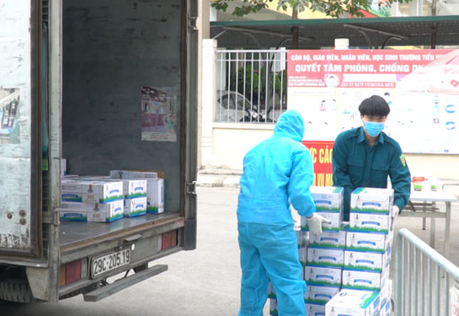 Vinamilk hỗ trợ 45.000 hộp sữa cho hơn 800 trẻ em đang cách ly tại Hà Nội ảnh 1