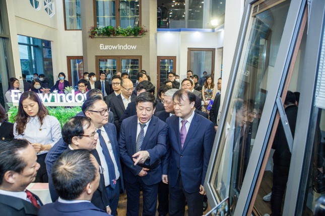 Sản phẩm nhôm có cầu Eurowindow ra mắt ấn tượng tại Vietbuild Hà Nội 2021 ảnh 3