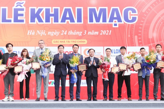 Sản phẩm nhôm có cầu Eurowindow ra mắt ấn tượng tại Vietbuild Hà Nội 2021 ảnh 5