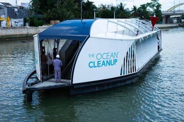 Hệ thống tự động làm sạch sông ngòi của Coca-Cola và The Ocean Cleanup ảnh 1