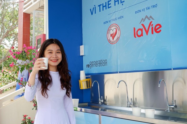 La Vie tài trợ hệ thống nước uống cho gần 10.000 học sinh ở Long An ảnh 2