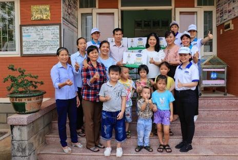 Quỹ sữa vươn cao Việt Nam và Vinamilk trao tặng 1,9 triệu ly sữa cho 21.000 trẻ em trong năm 2022 ảnh 2