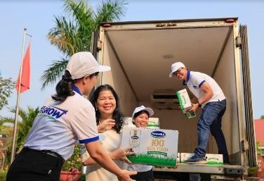 Quỹ sữa vươn cao Việt Nam và Vinamilk trao tặng 1,9 triệu ly sữa cho 21.000 trẻ em trong năm 2022 ảnh 4